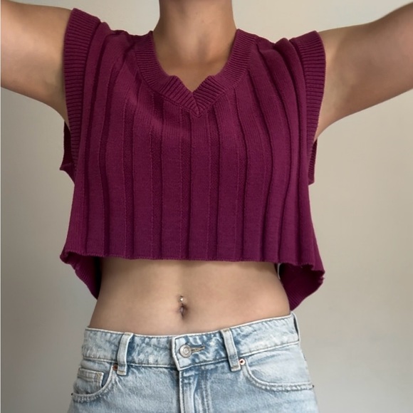 Magenta Crop Knit Vest - Picture 3 of 9